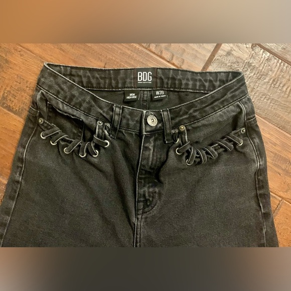 BDG Urban Outfitters Mom High Rise Black Jeans With Lace Detailing Size 26 - Picture 4 of 7